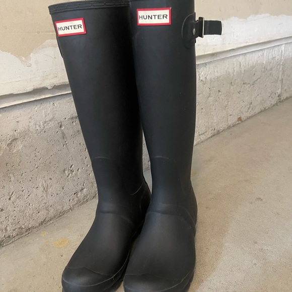 MATTE BLACK HUNTER BOOTS BRAND NEW - Picture 2 of 4